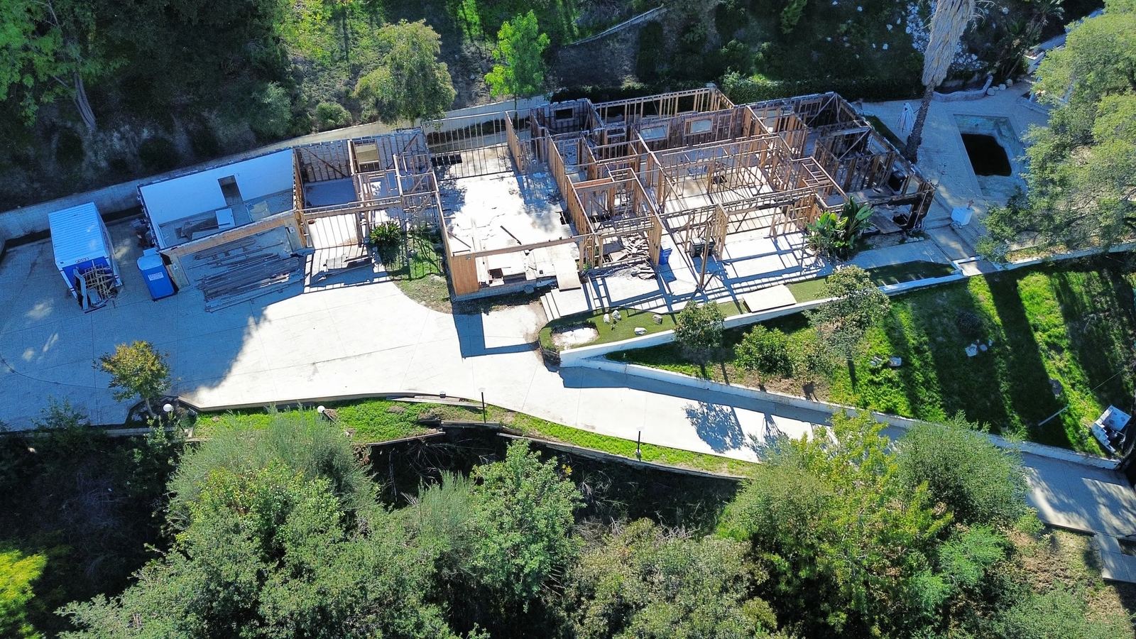 4418 Woodley Ave Encino photo 3